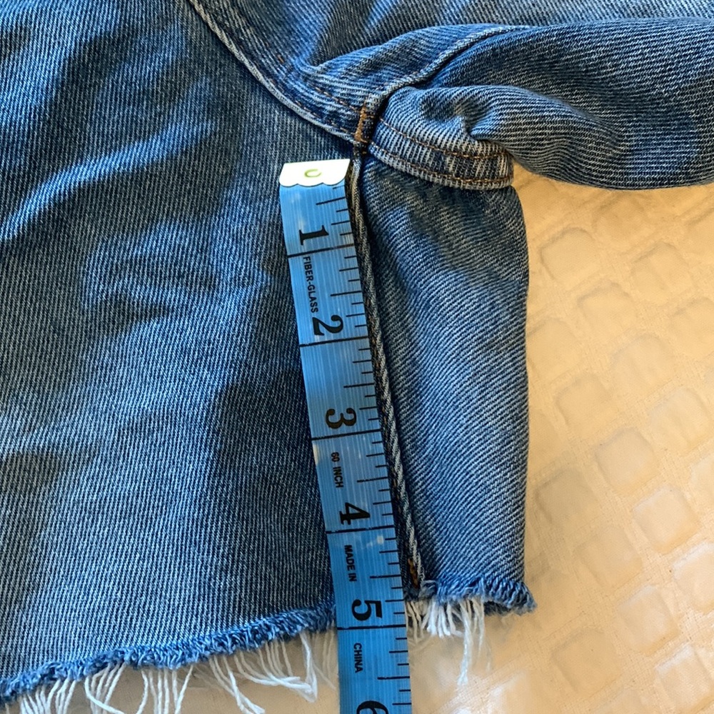 Like new Madewell relaxed fit denim shorts. Size 26. 5” inseam. - Picture 11 of 12